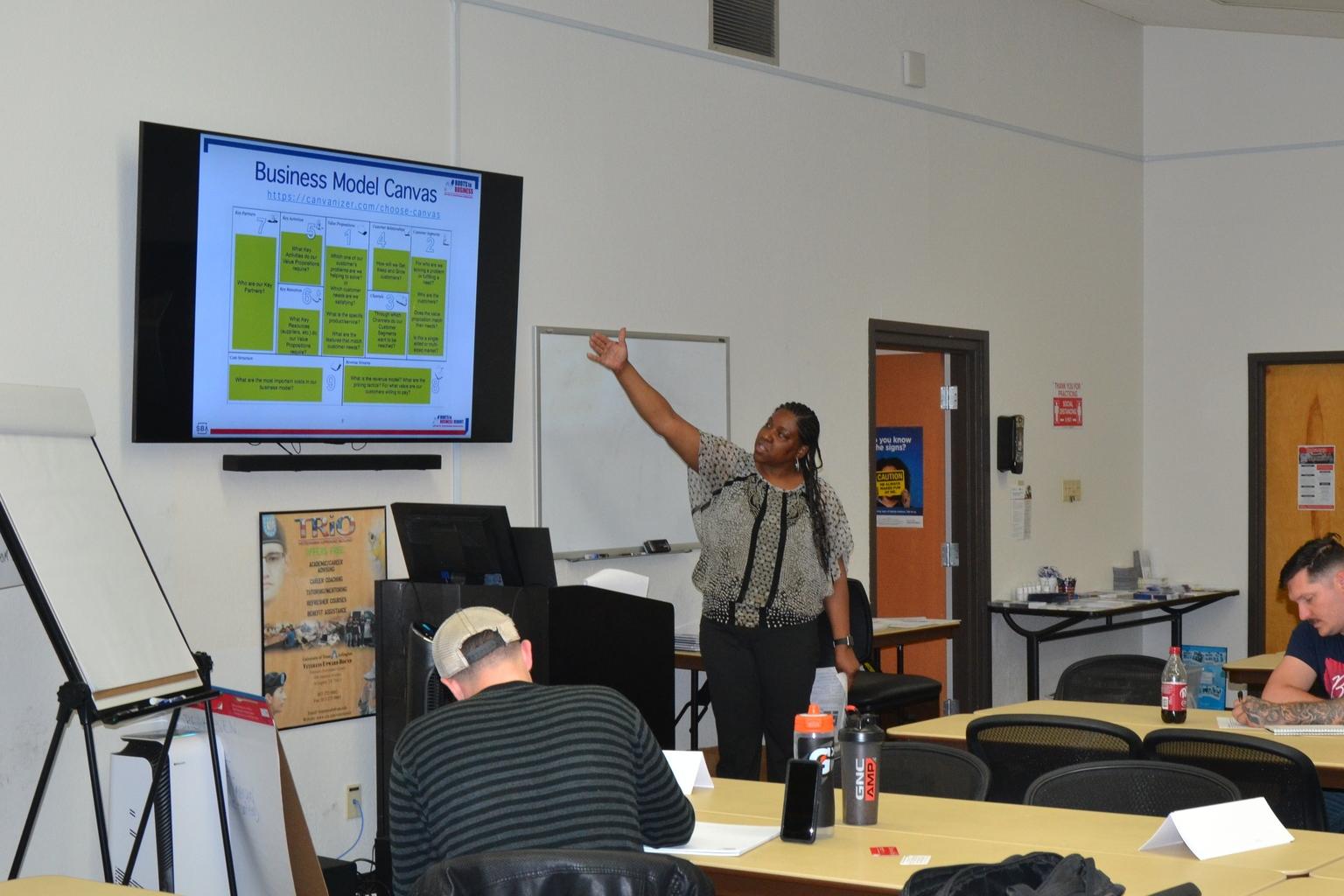 VBOC facilitator Kissena Sheets leads a Boots-to-Business workshop at NAS JRB Fort Worth, Texas.